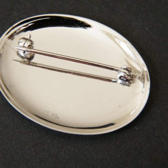 Vintage Sterling Silver Forstner Brooch with Engraved Floral Design - Picture 4 of 7